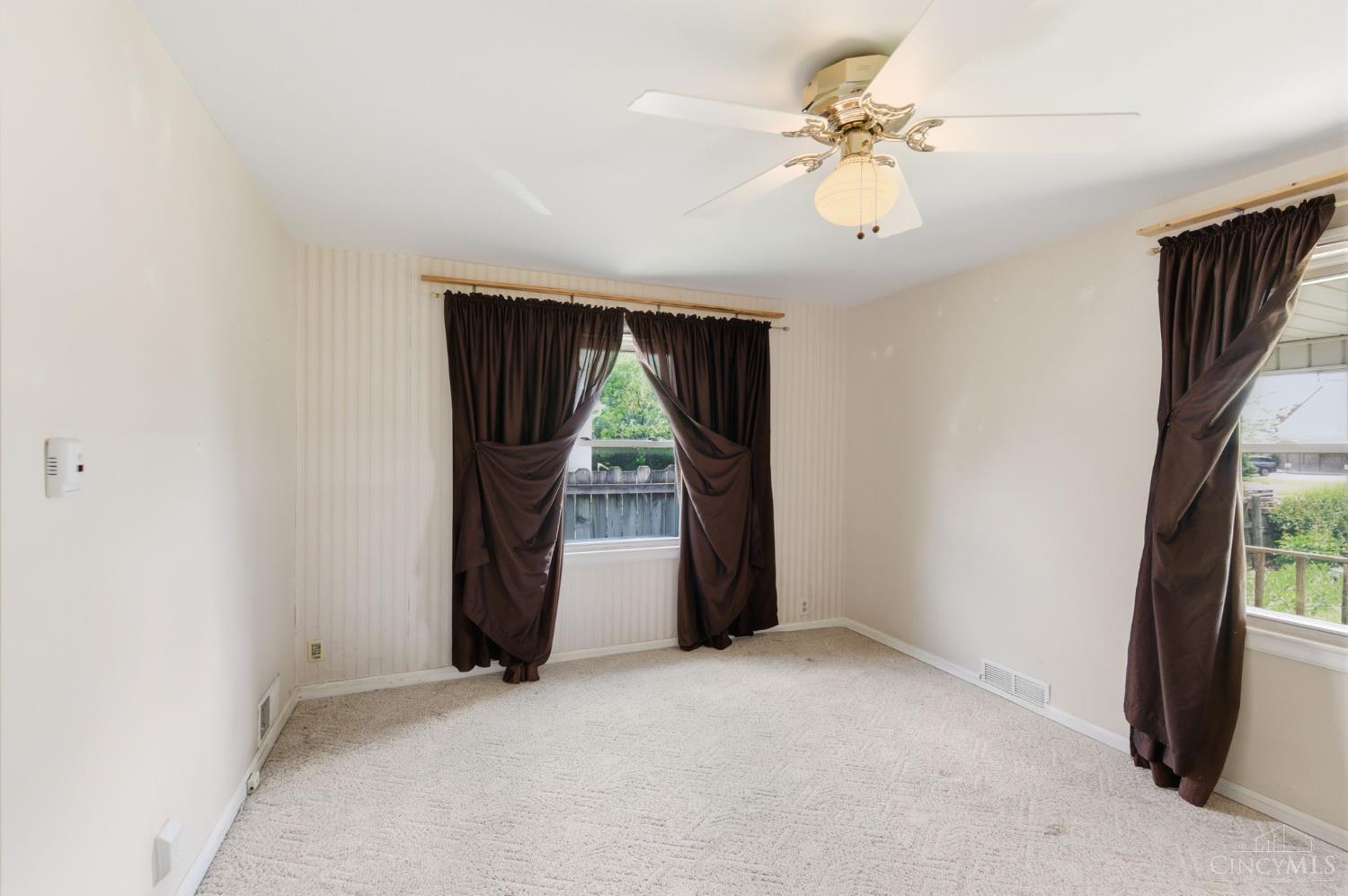 1290 Main Street