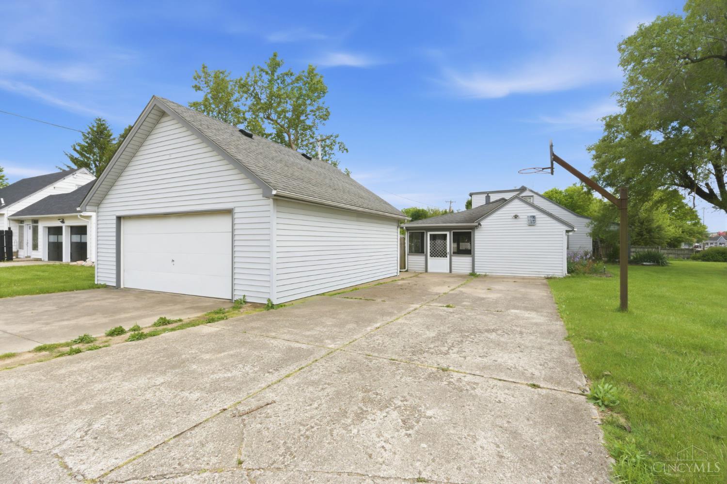 1290 Main Street
