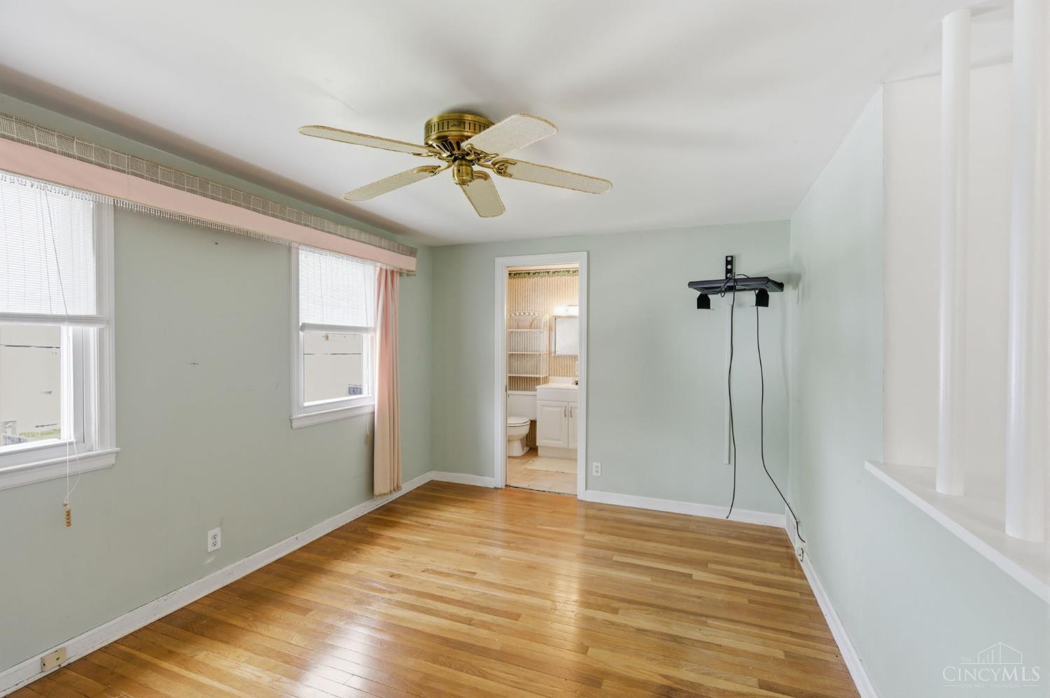 1290 Main Street