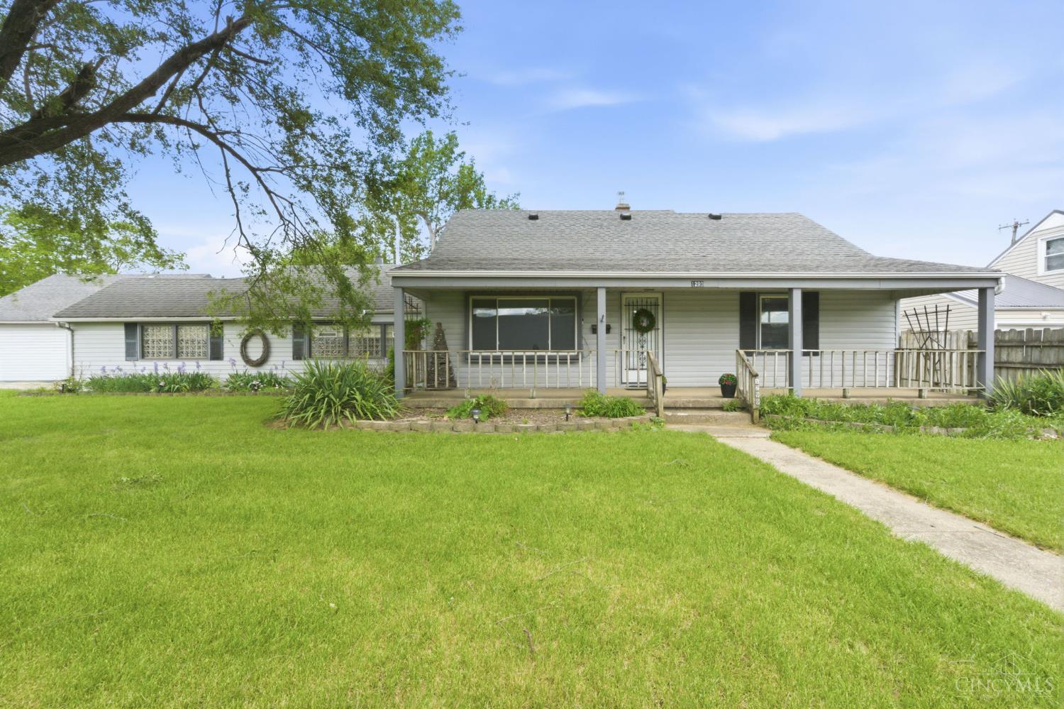 1290 Main Street