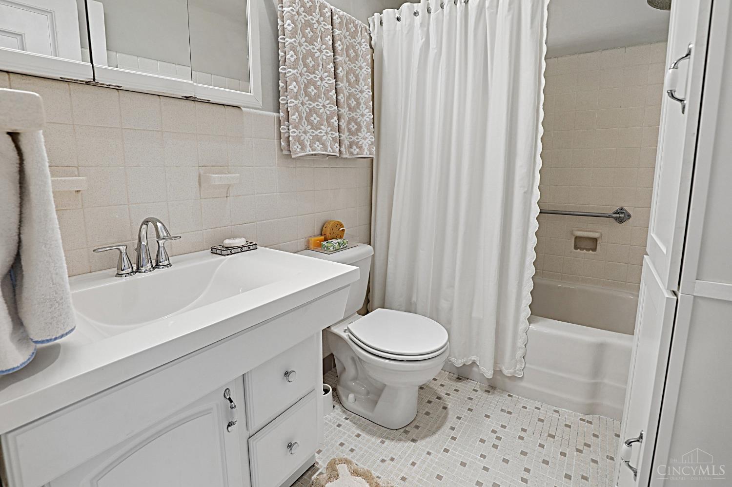 2324 Madison Road 1705