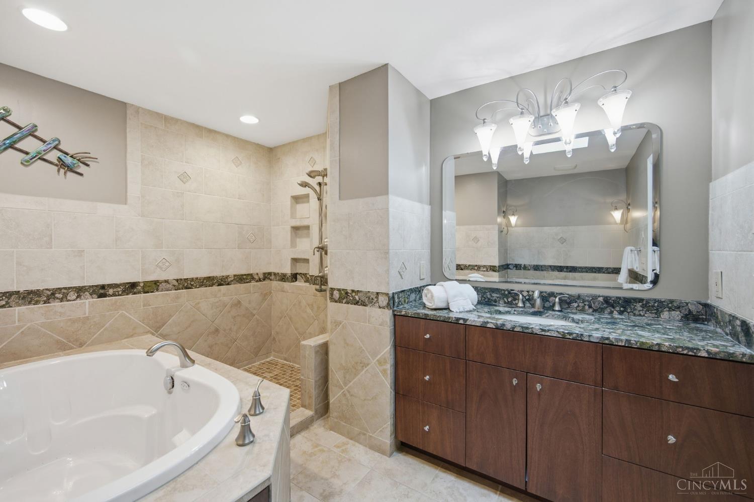 9486 Oakhurst Court