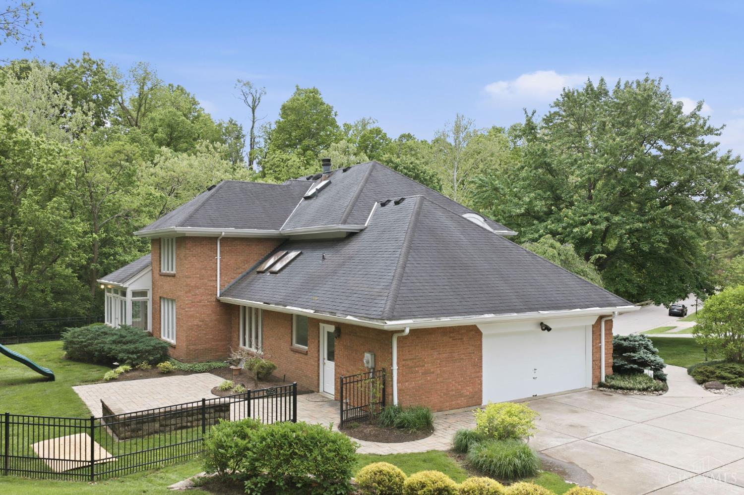 9486 Oakhurst Court