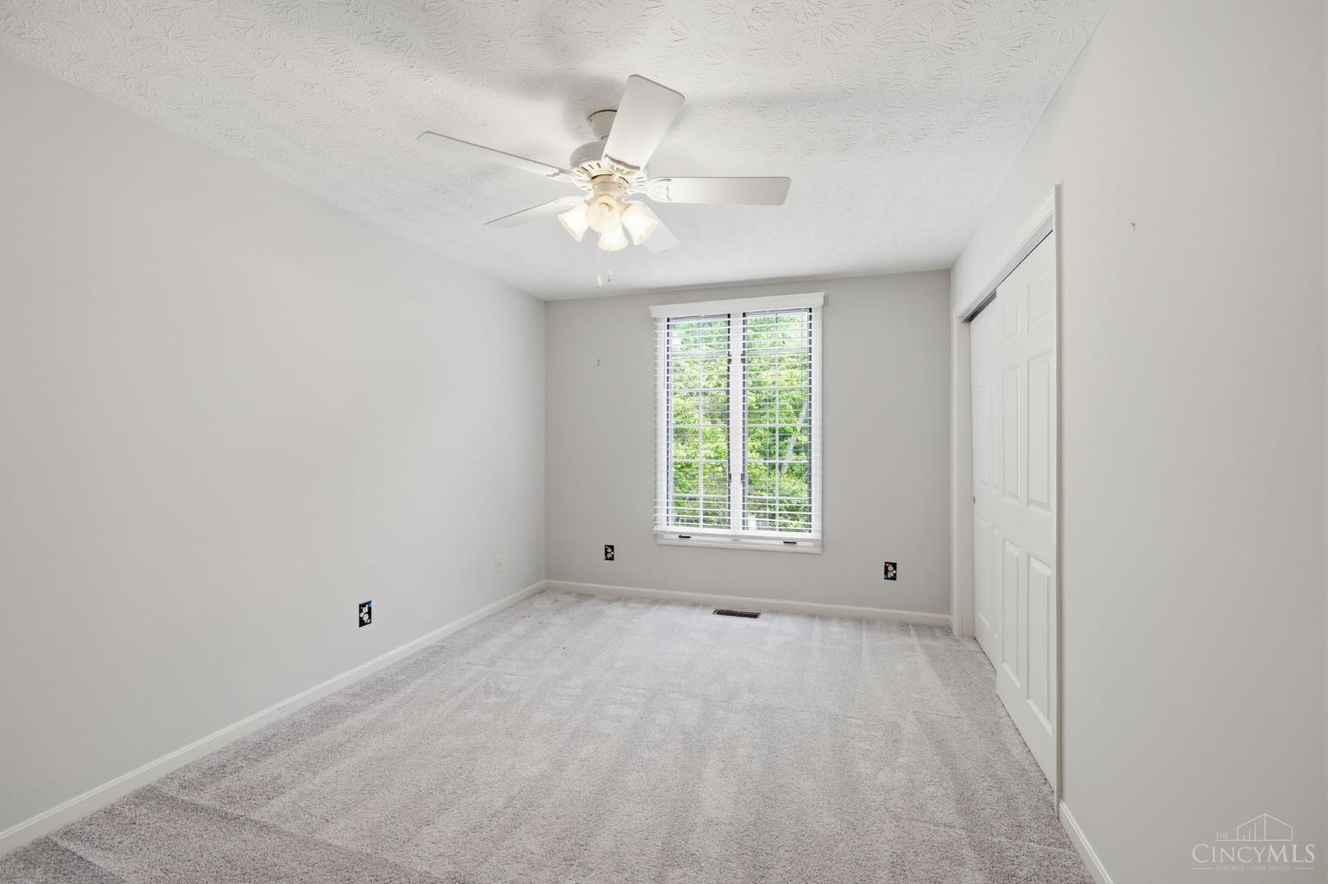 9486 Oakhurst Court