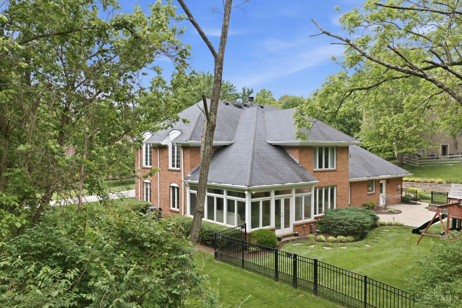 9486 Oakhurst Court