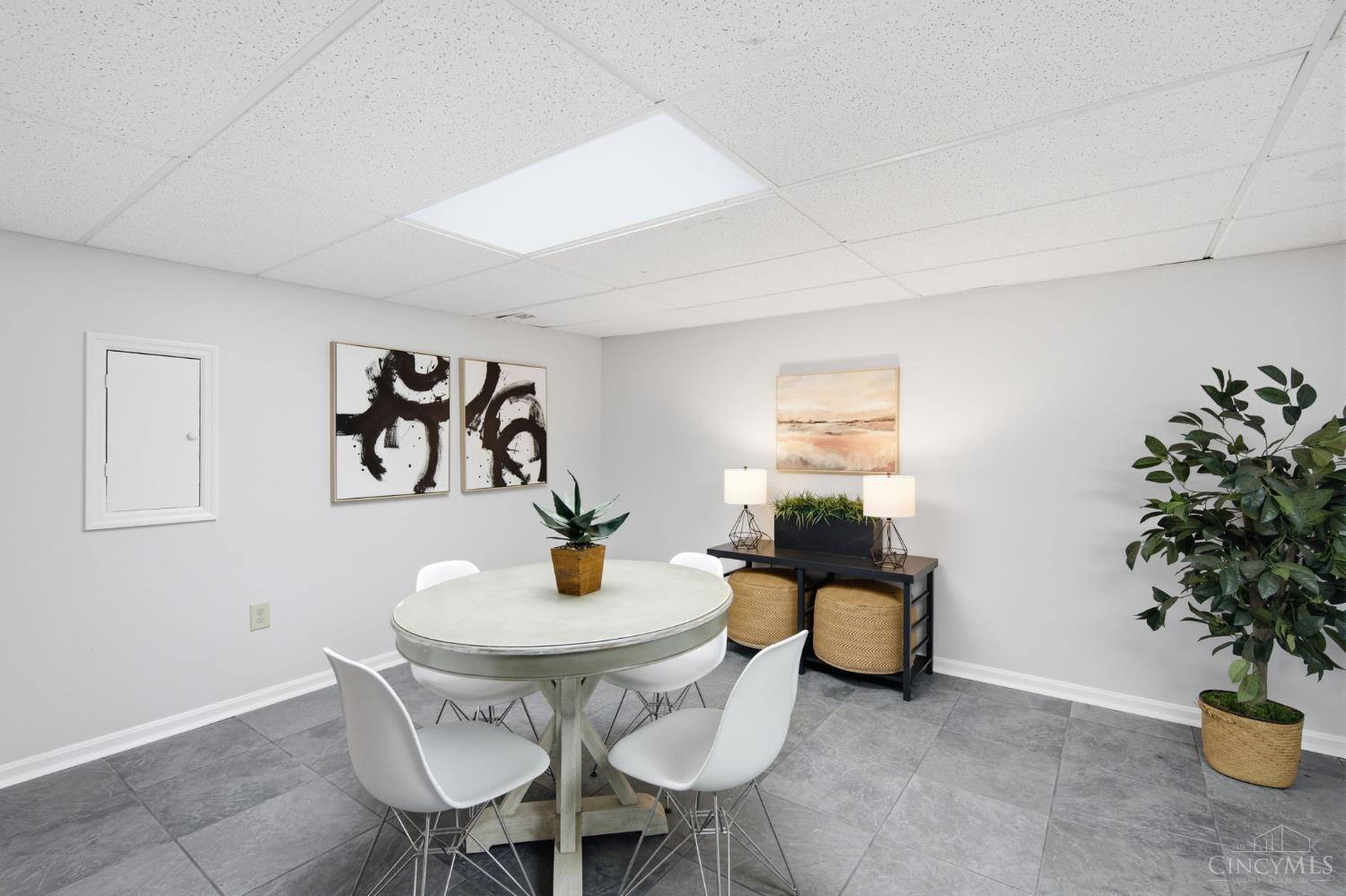 9486 Oakhurst Court