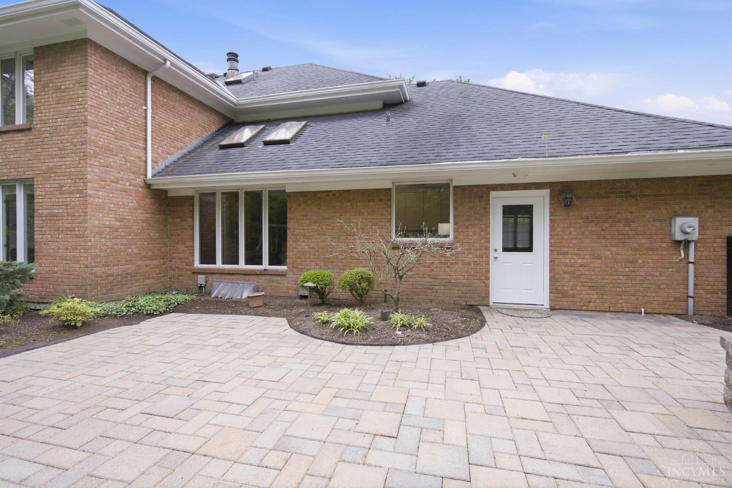 9486 Oakhurst Court