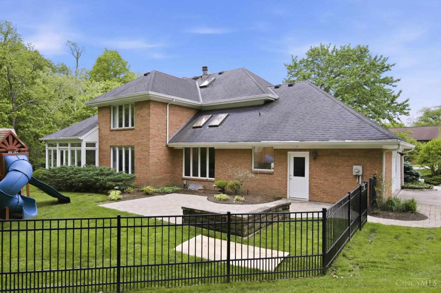 9486 Oakhurst Court