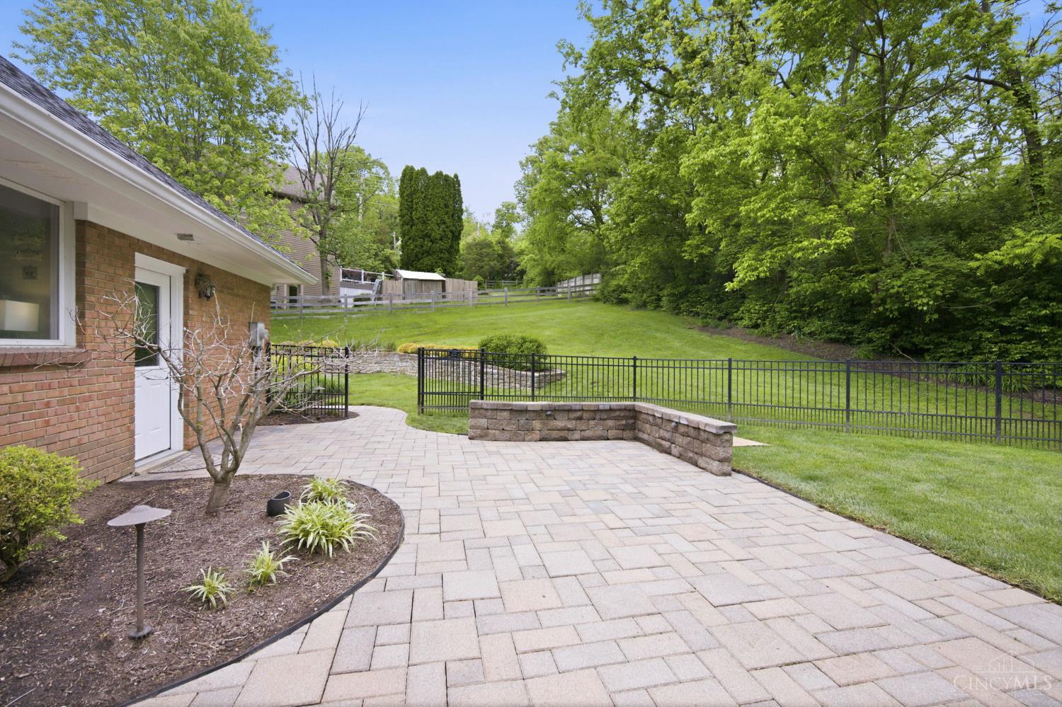 9486 Oakhurst Court