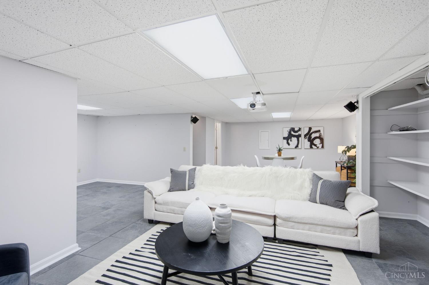 9486 Oakhurst Court