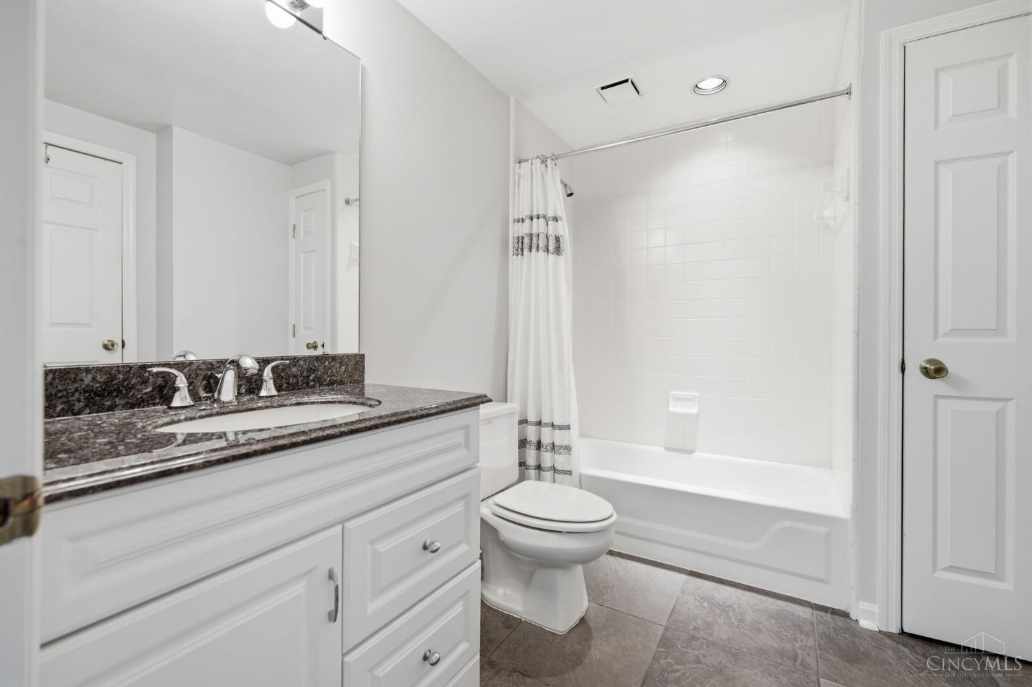 9486 Oakhurst Court