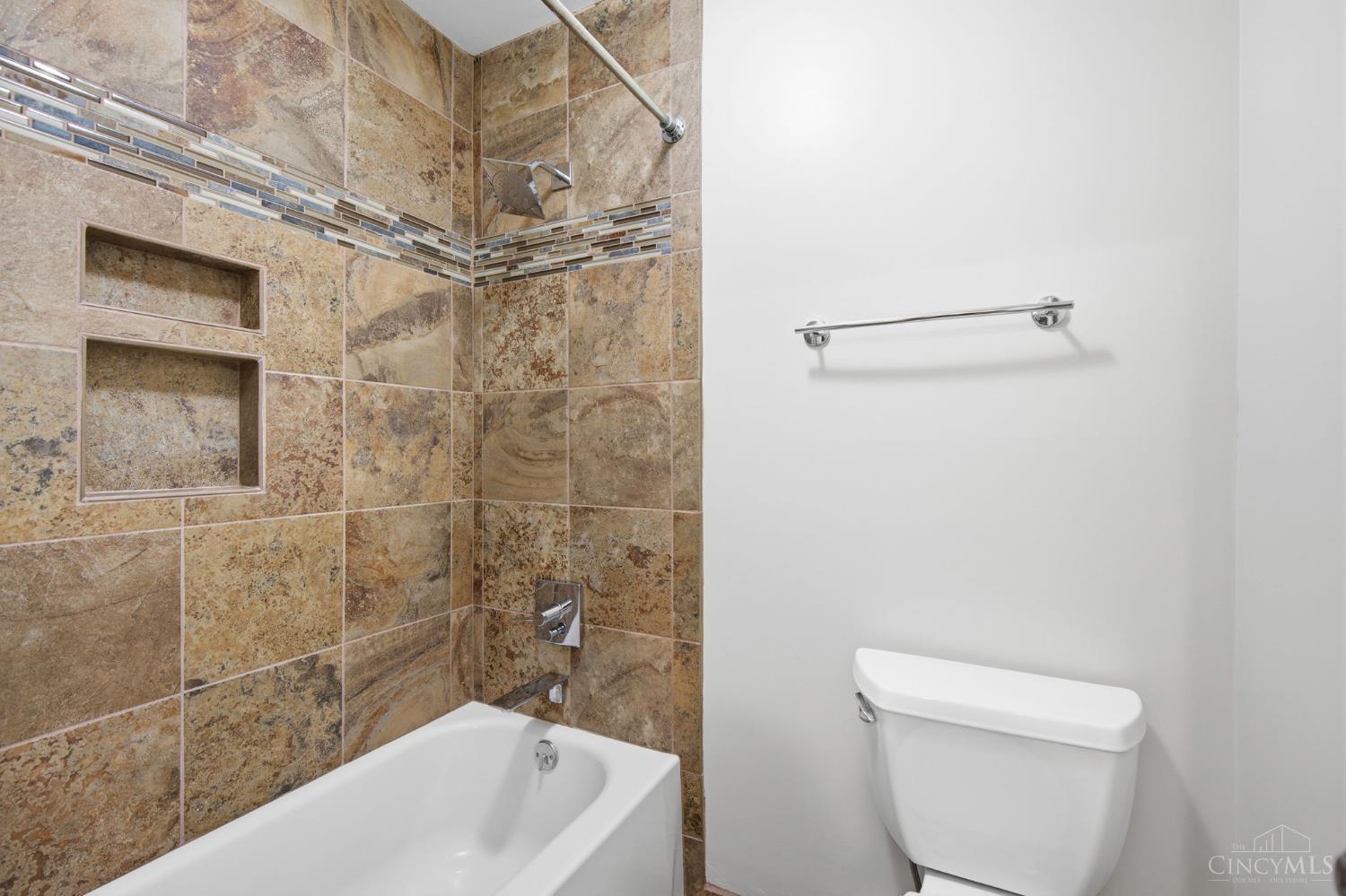 9486 Oakhurst Court