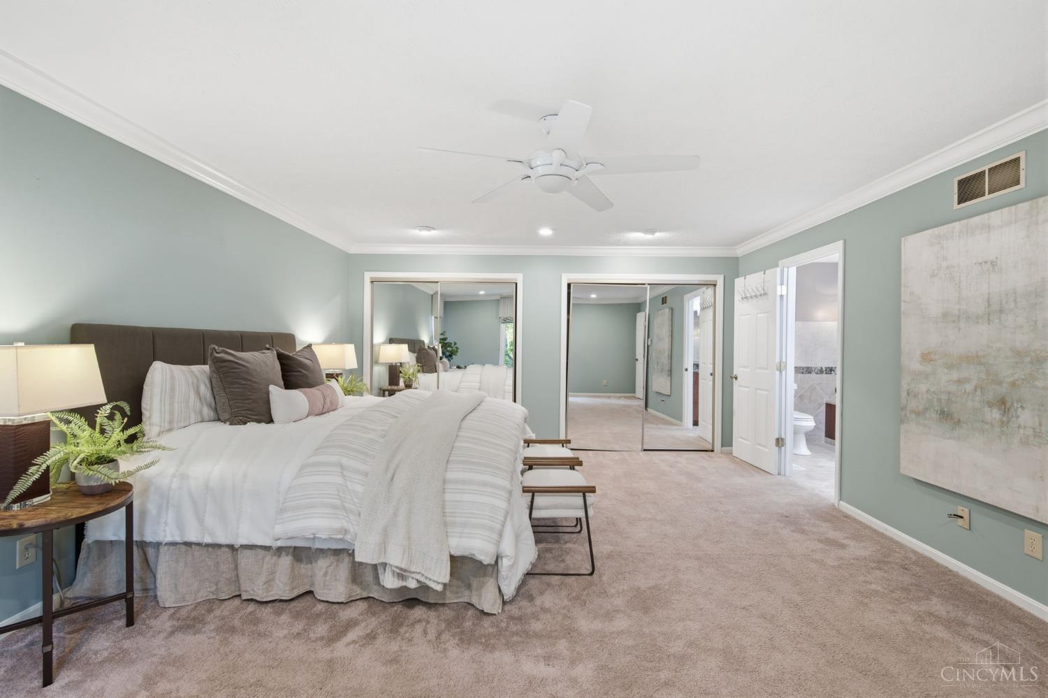 9486 Oakhurst Court