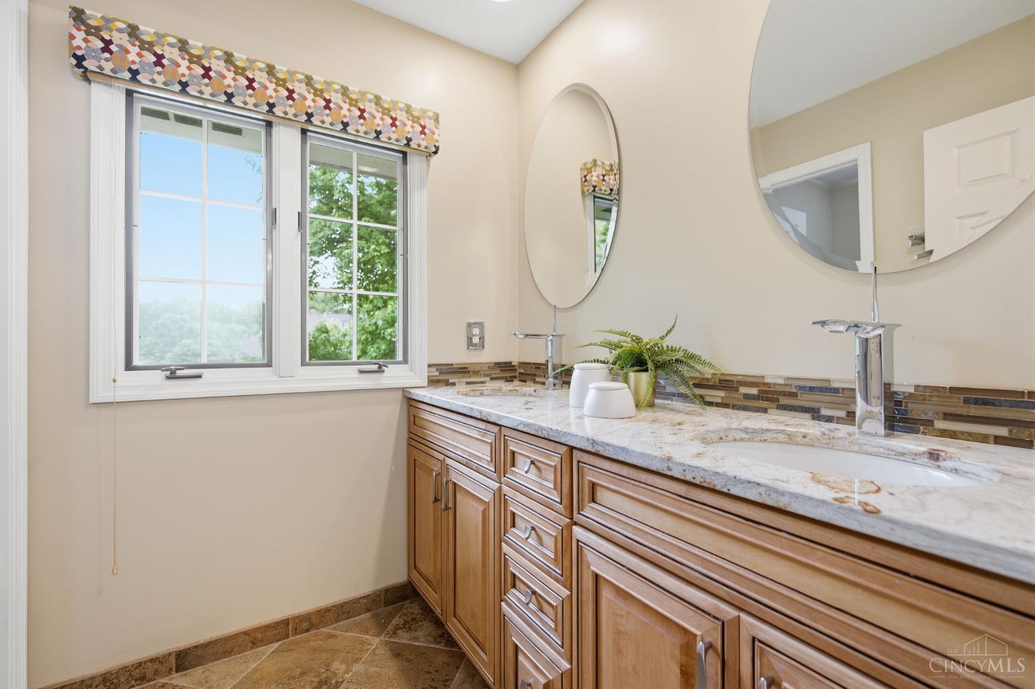 9486 Oakhurst Court