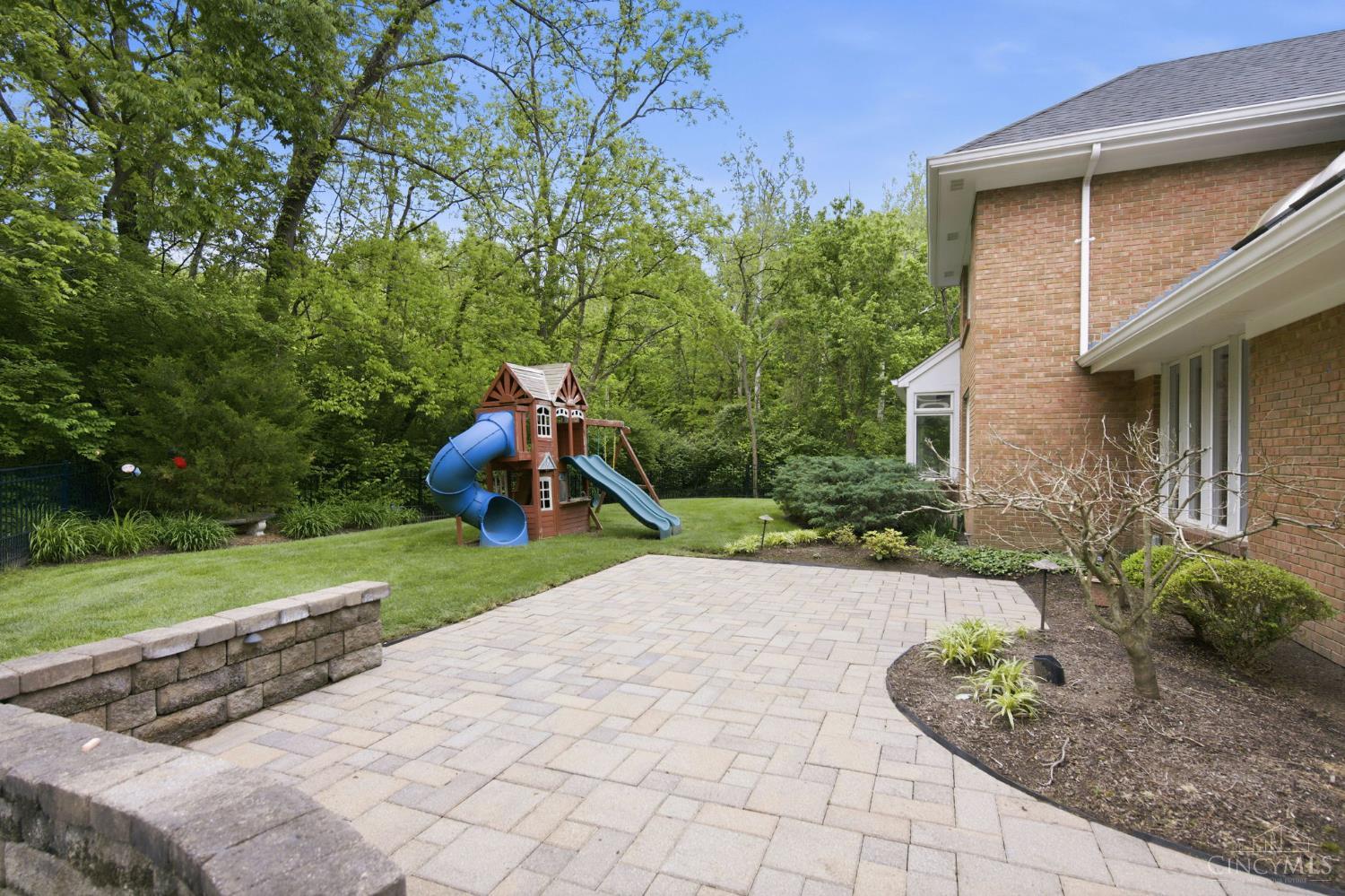 9486 Oakhurst Court