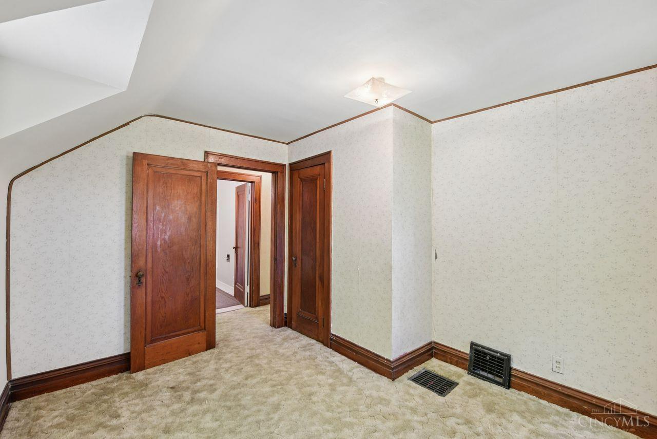 5636 River Road