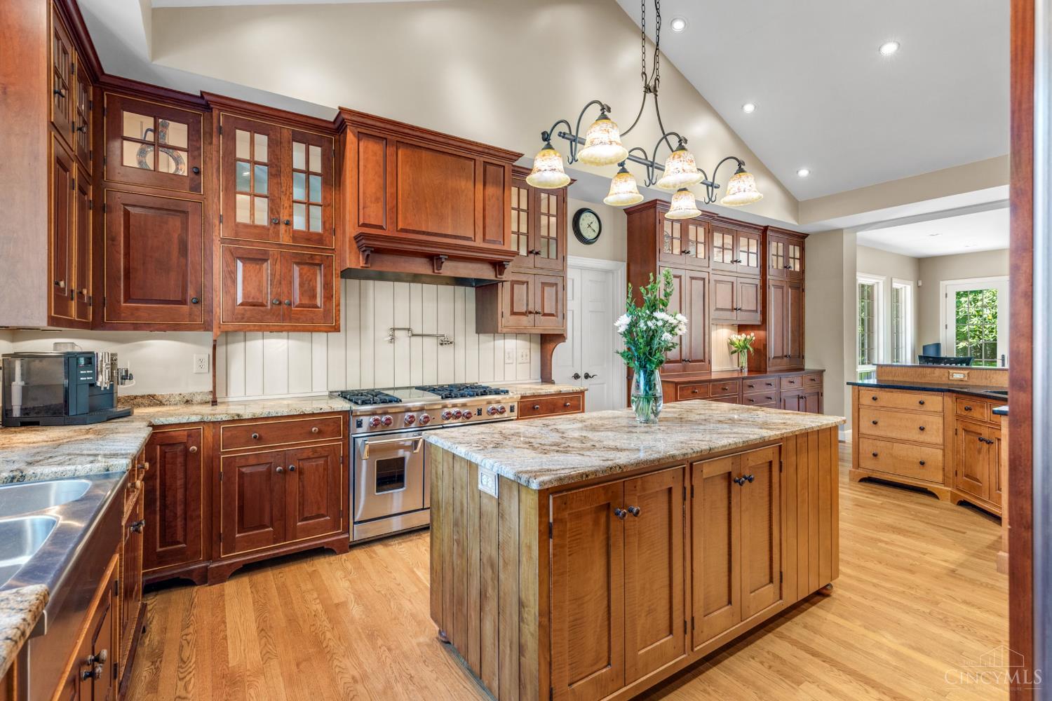6155 Hunters Trail