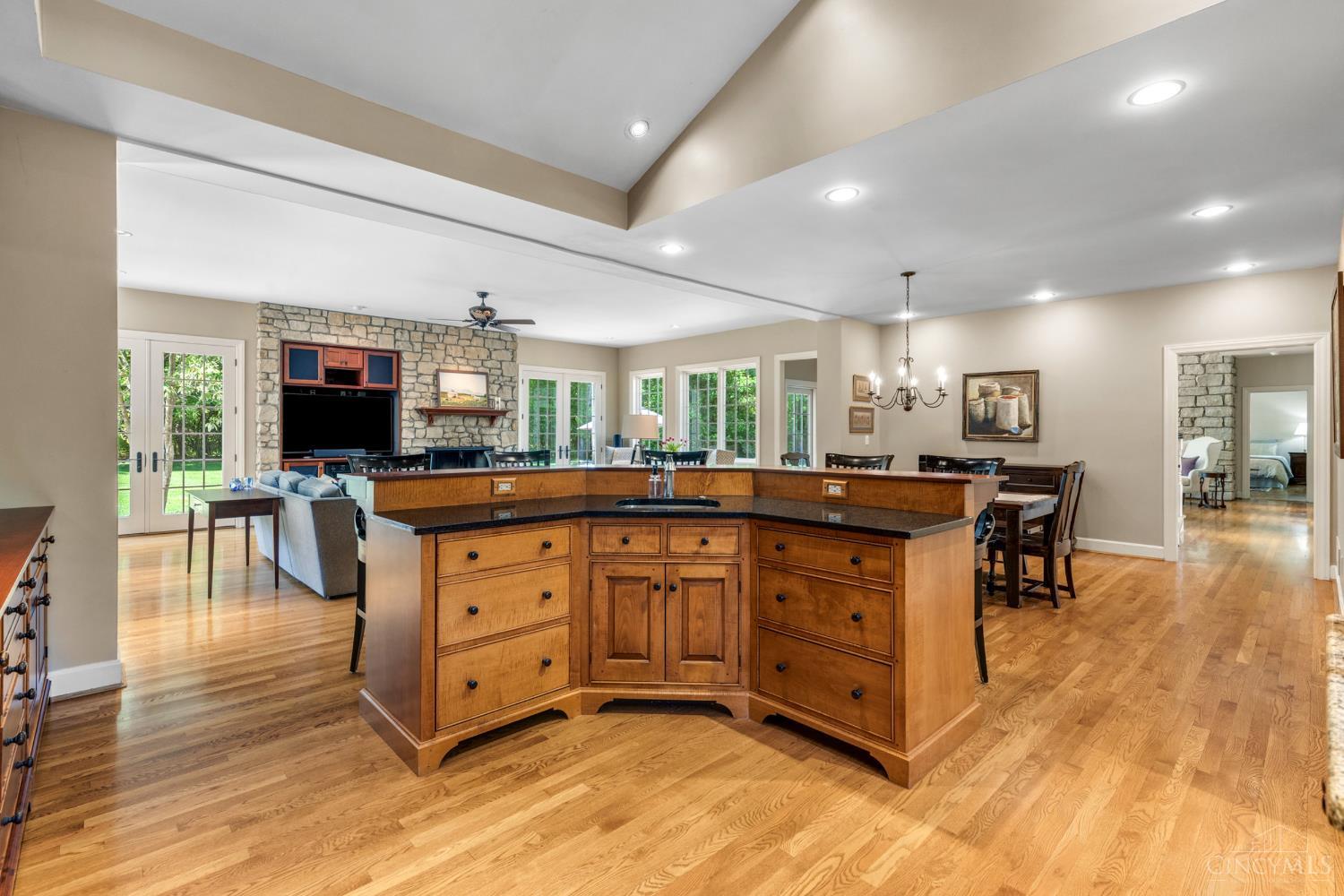 6155 Hunters Trail