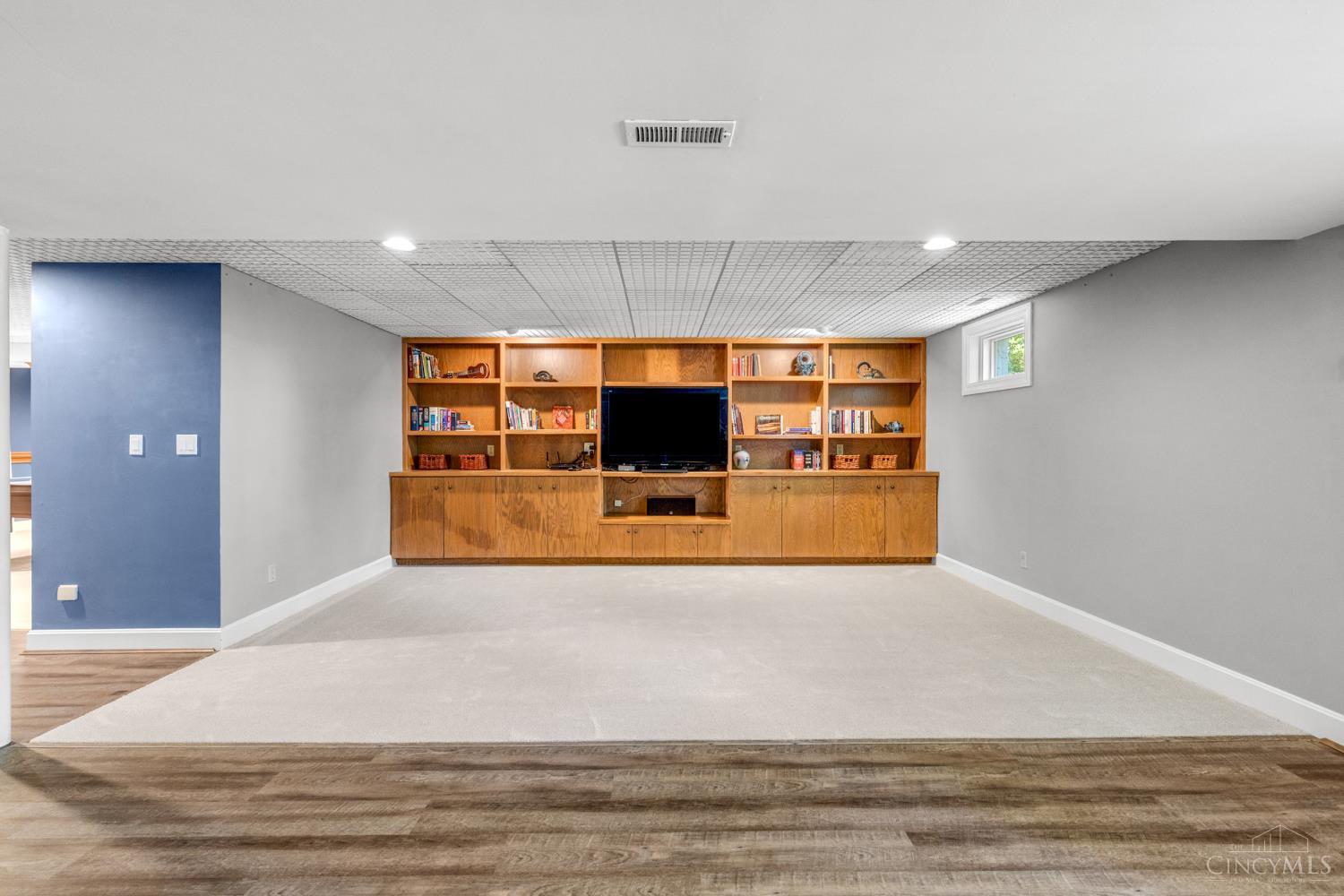 6155 Hunters Trail