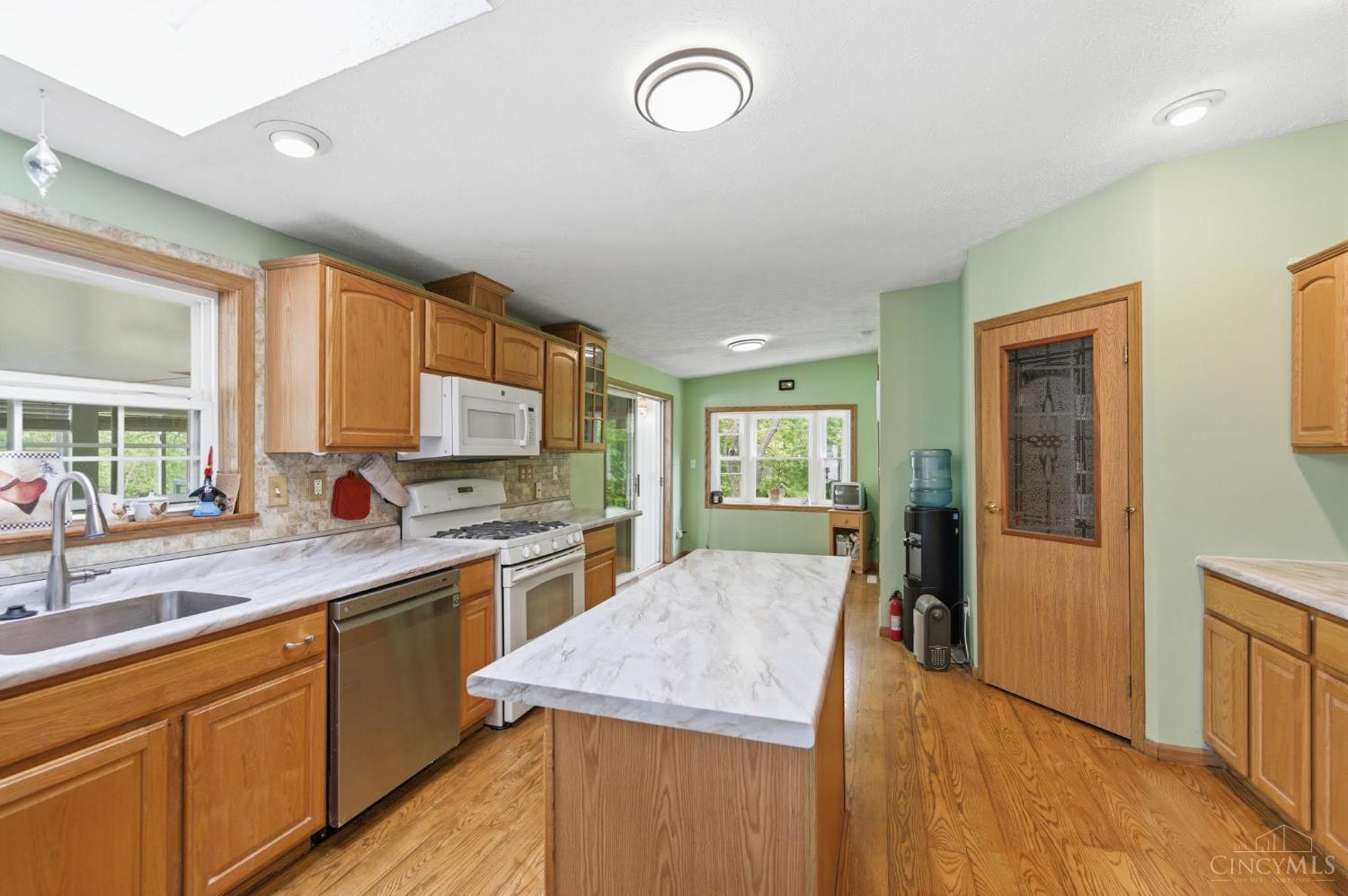 2310 Mallory Court 8