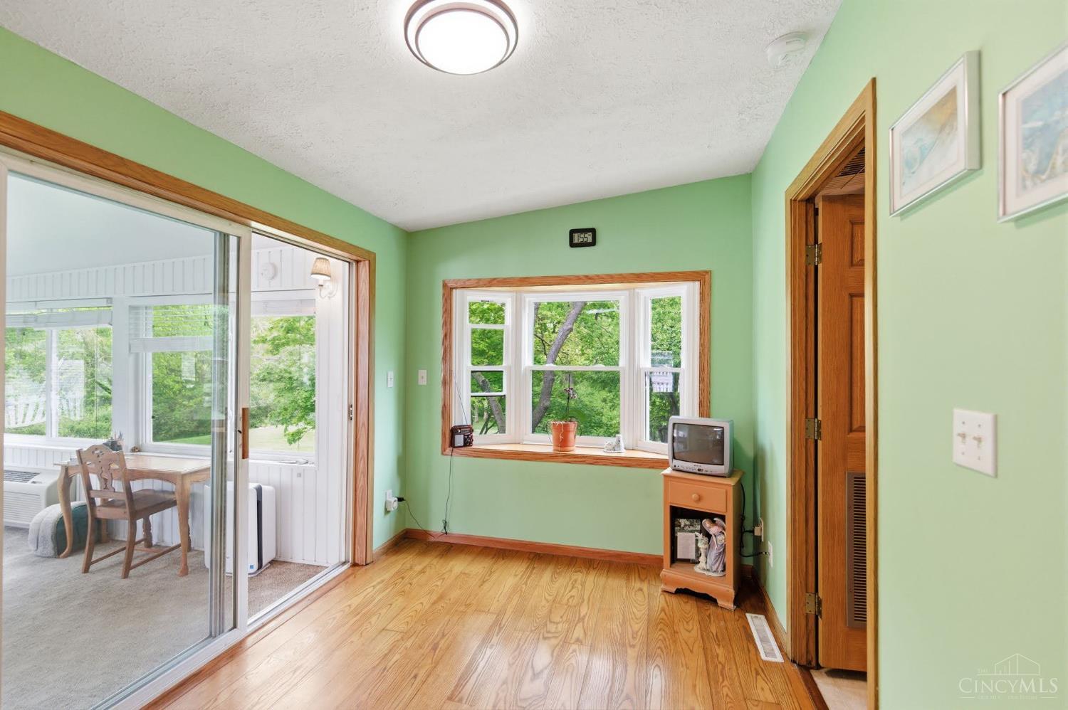 2310 Mallory Court 8
