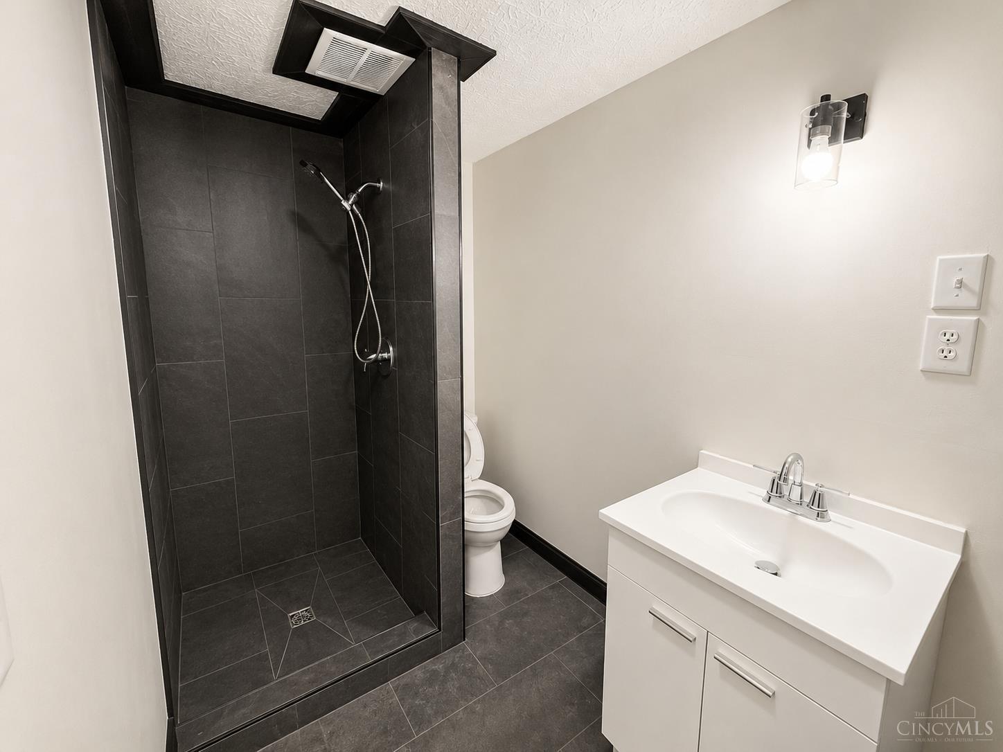 121 E 5th Street