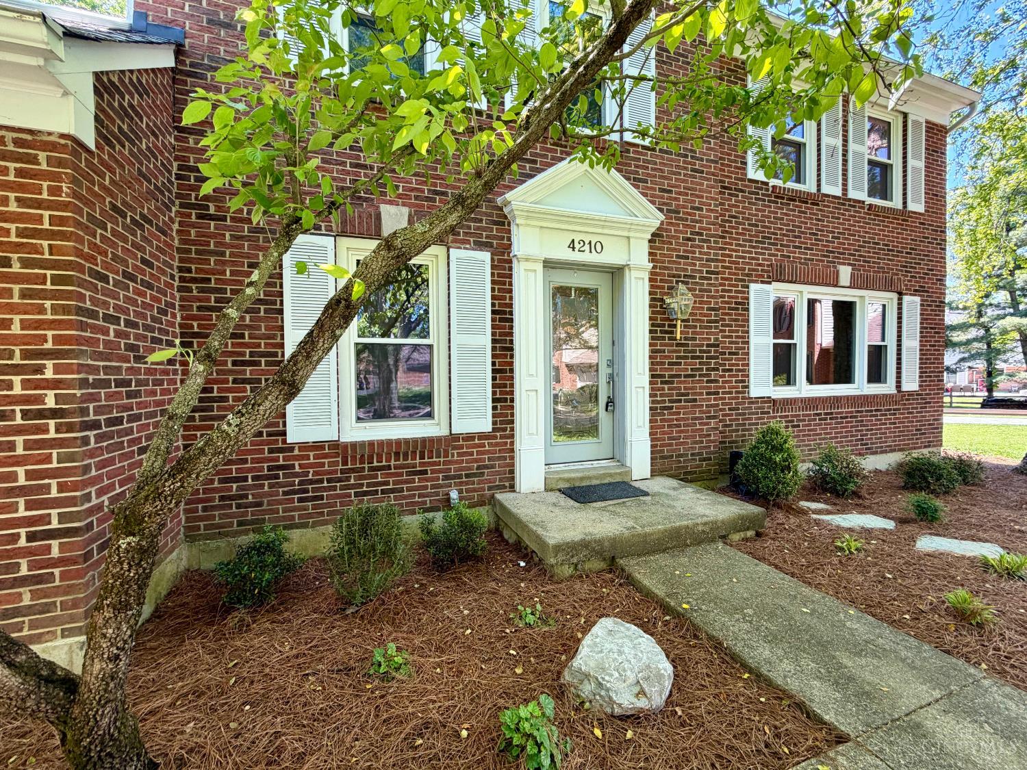 4210 Allenhurst Close Court