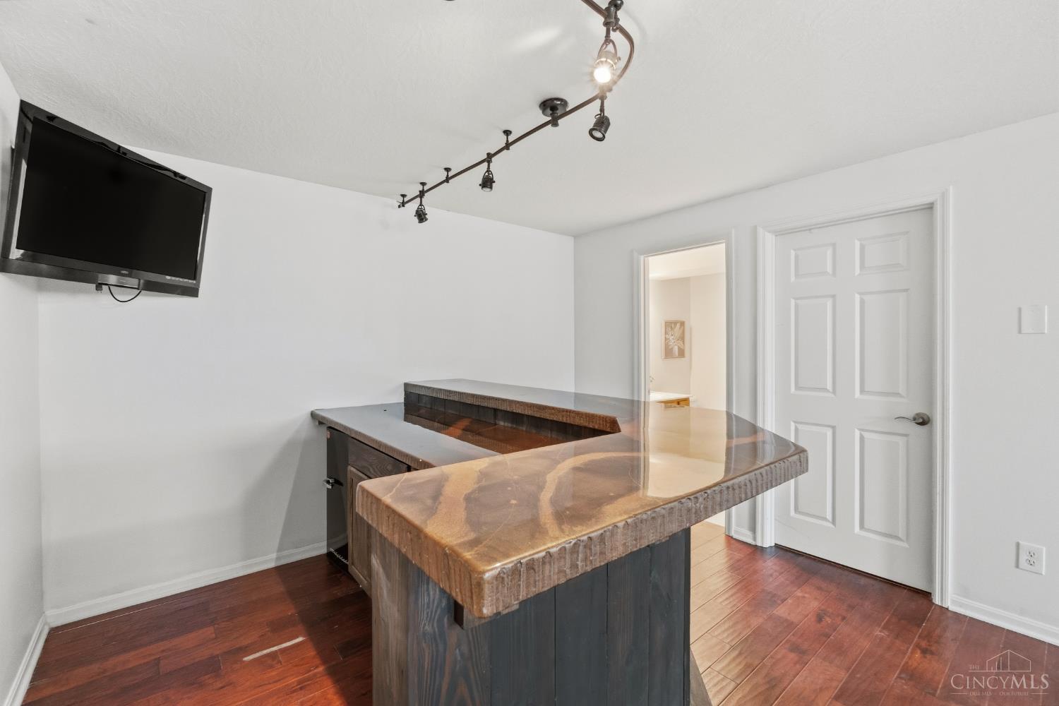 4087 Woodsly Drive