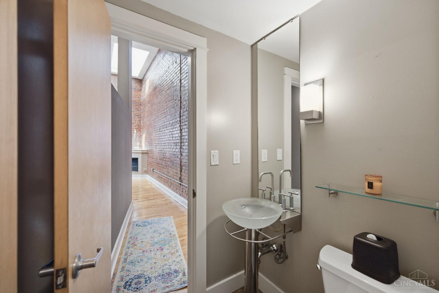 26 E Sixth Street 803