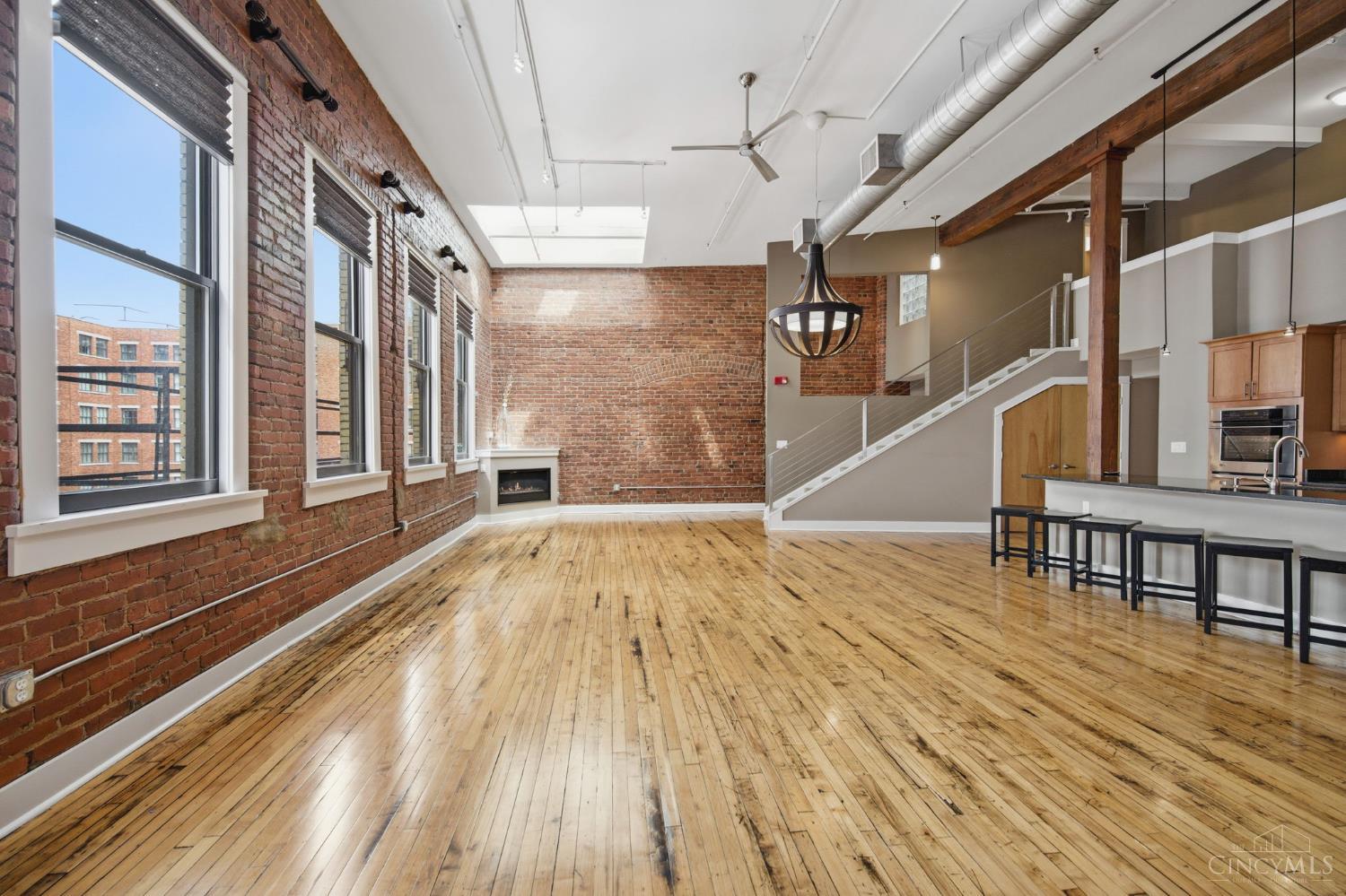 26 E Sixth Street 803