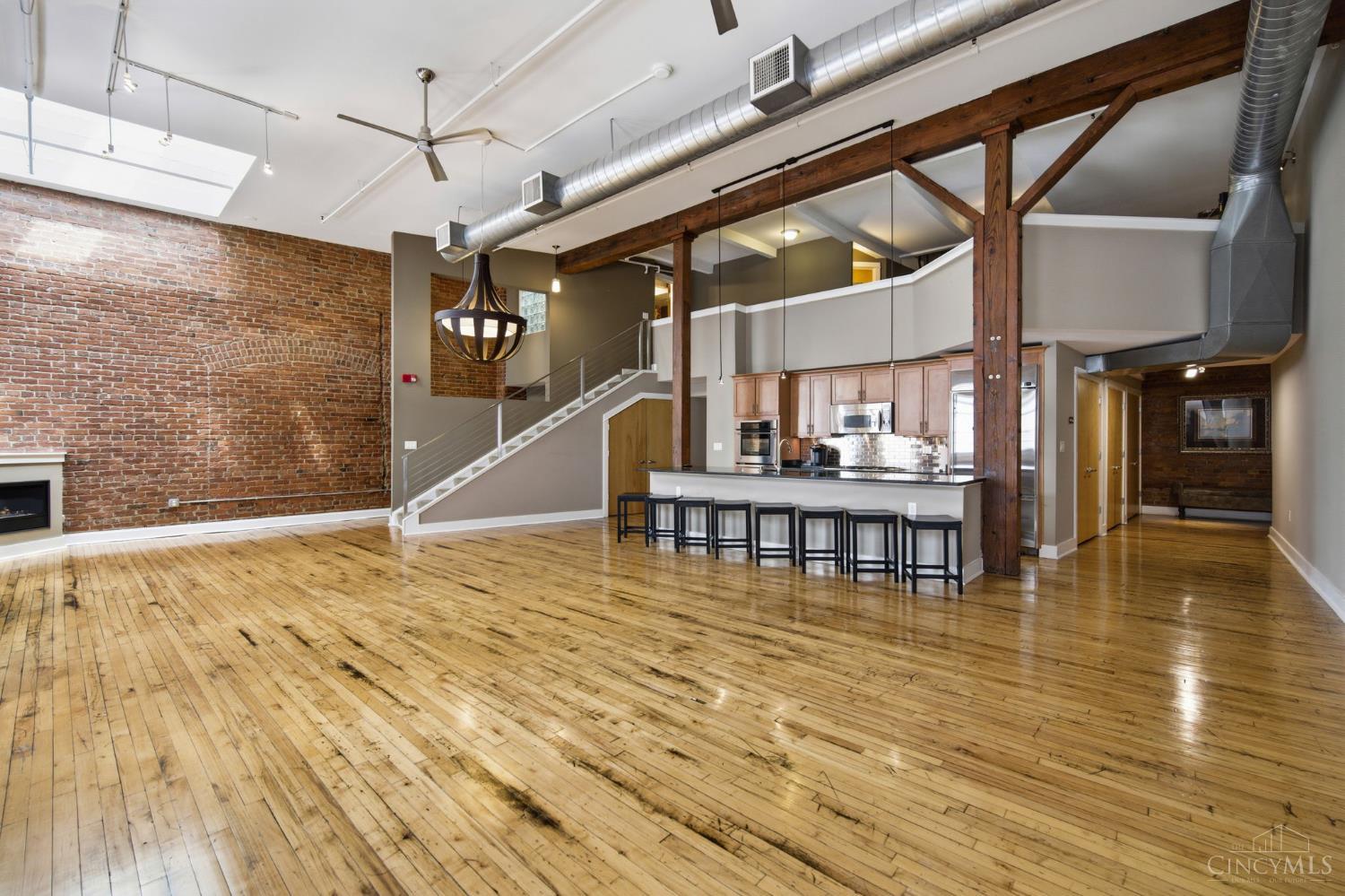 26 E Sixth Street 803