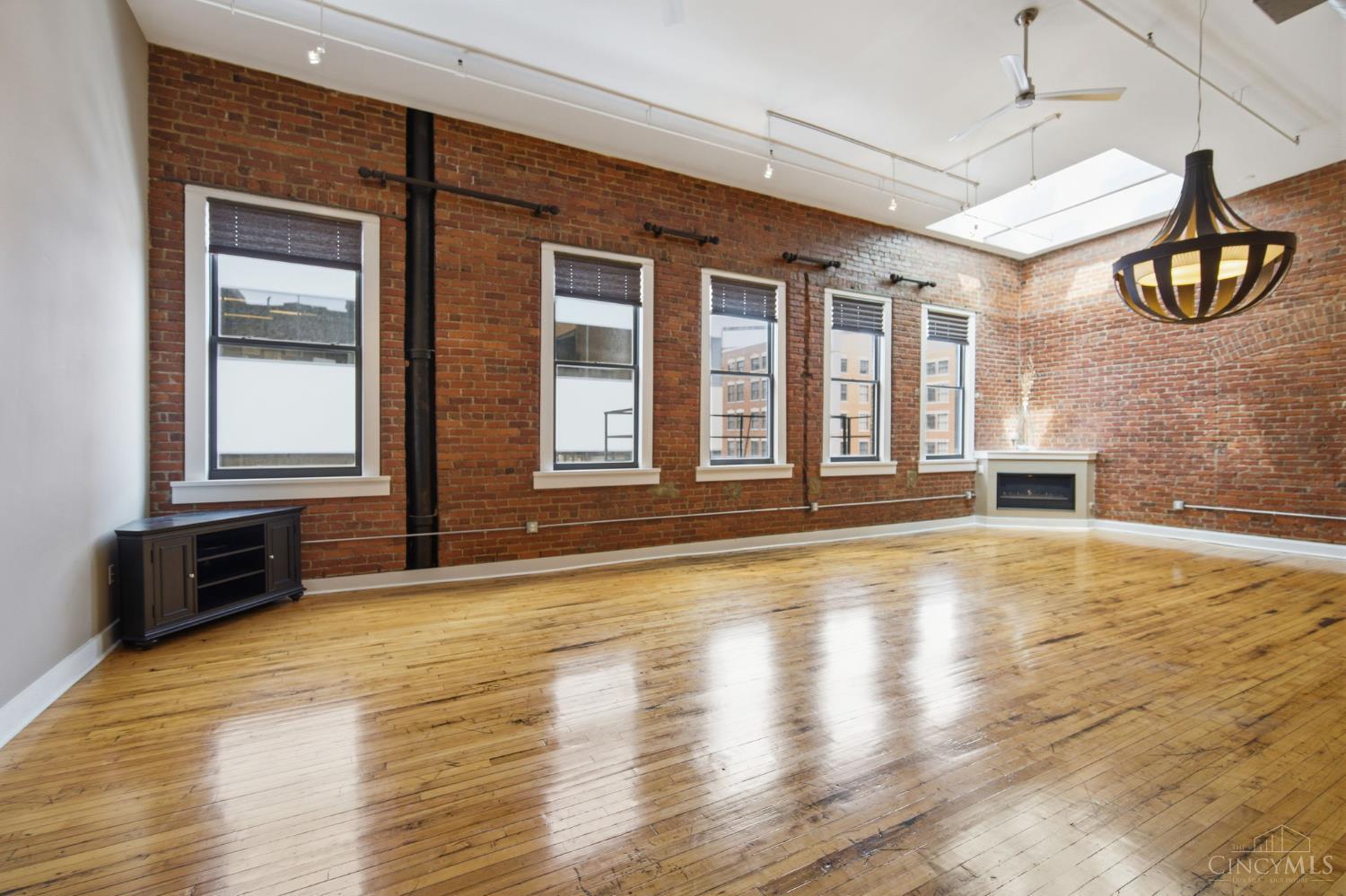26 E Sixth Street 803
