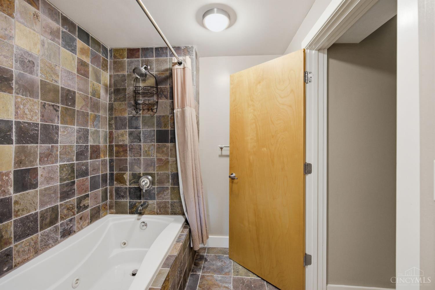 26 E Sixth Street 803