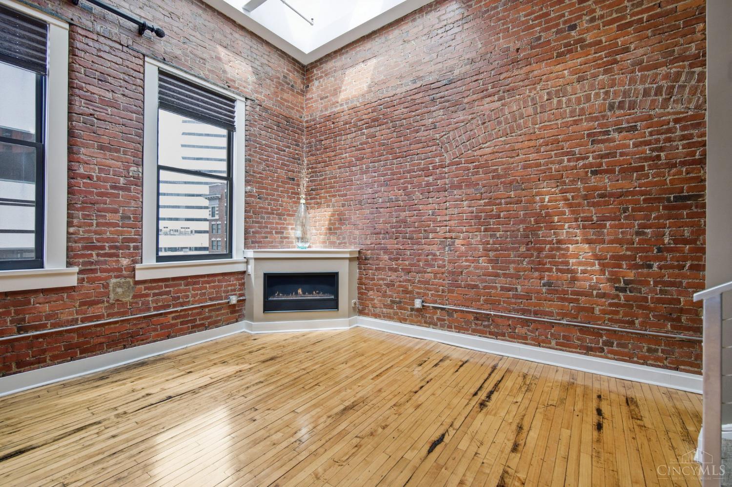 26 E Sixth Street 803