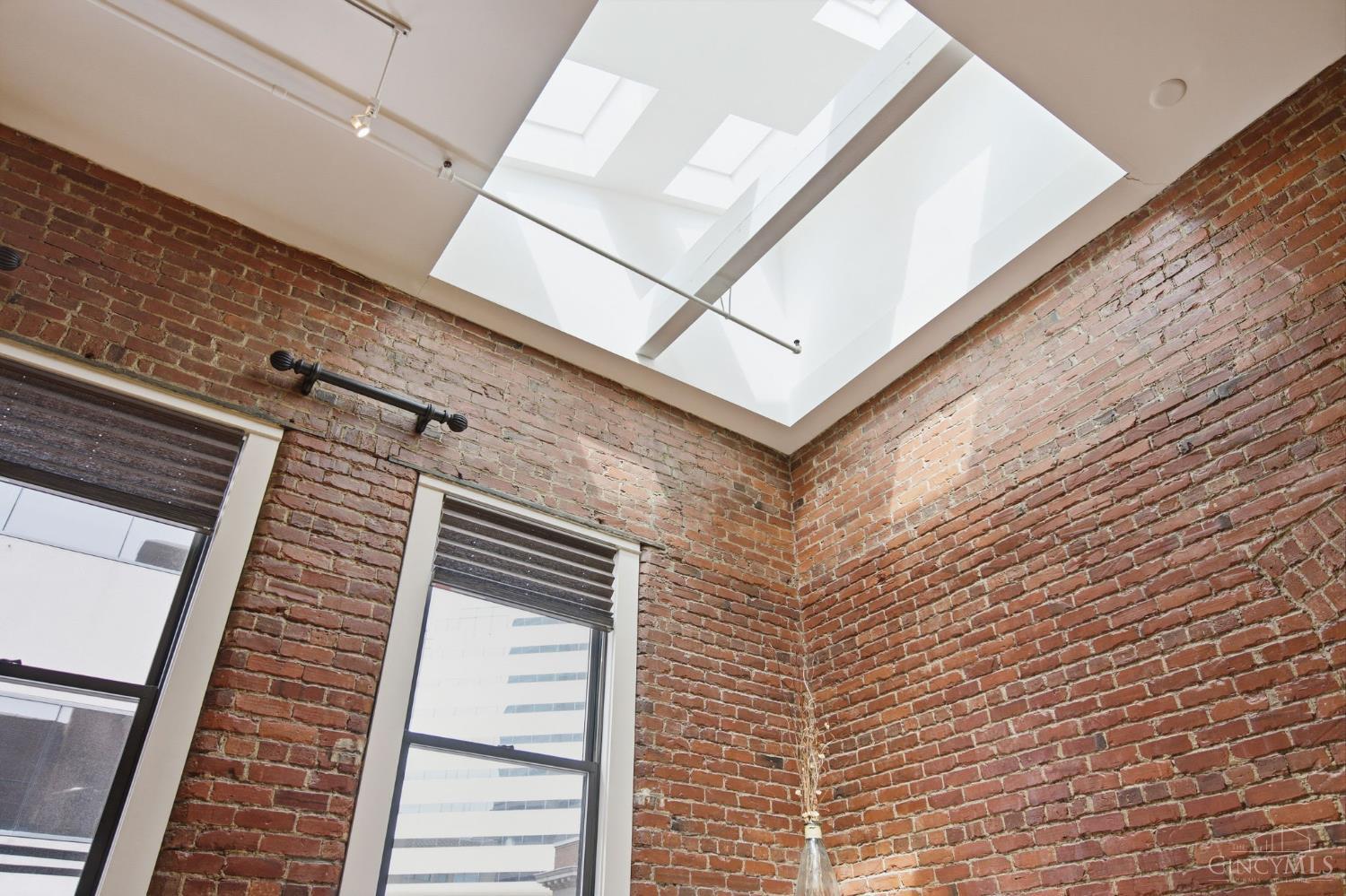 26 E Sixth Street 803