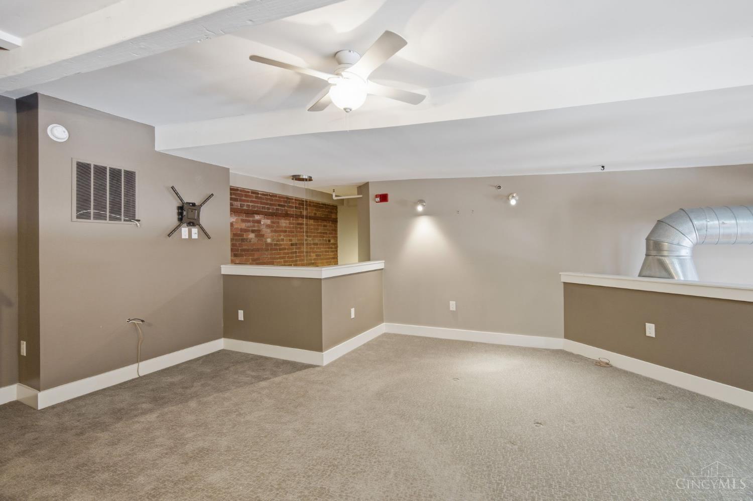 26 E Sixth Street 803