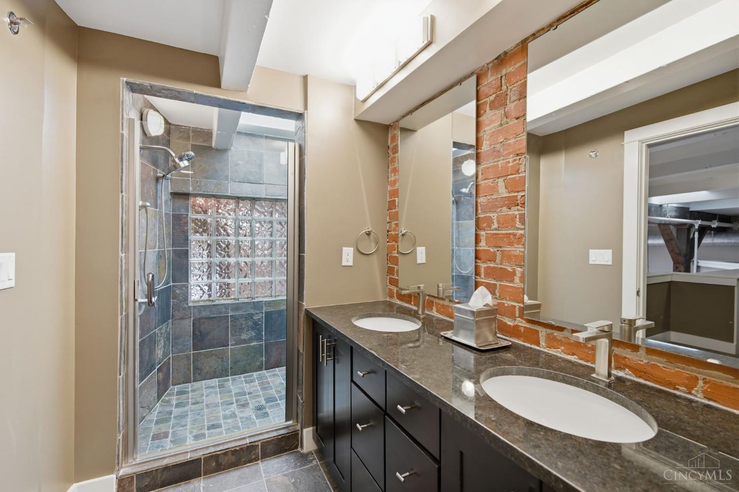26 E Sixth Street 803