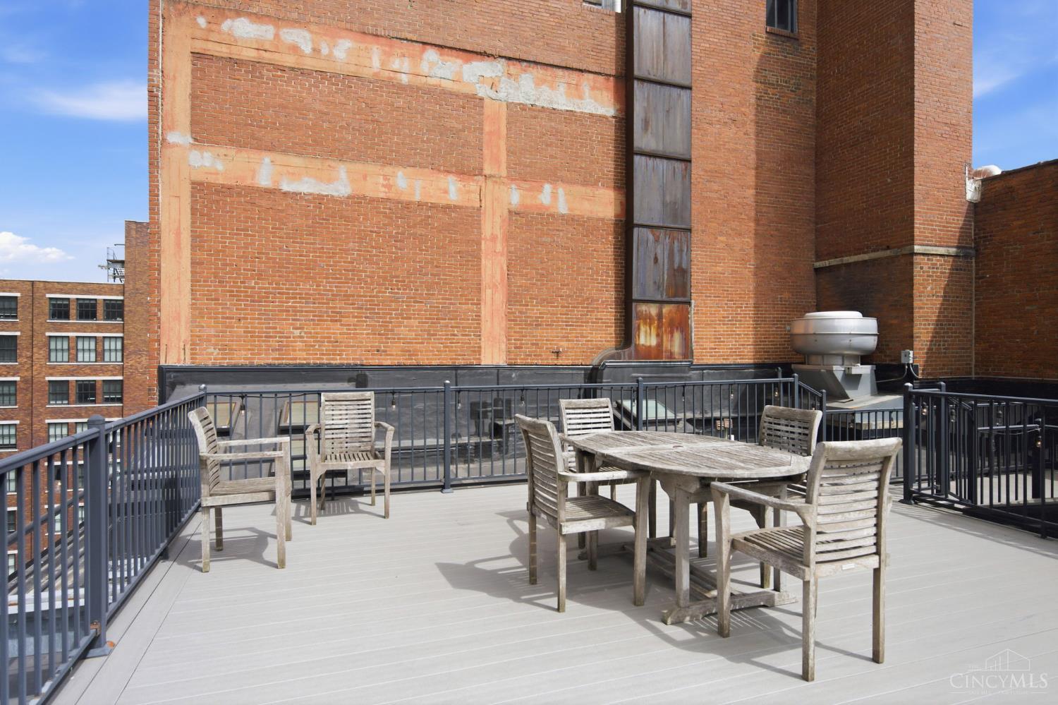 26 E Sixth Street 803