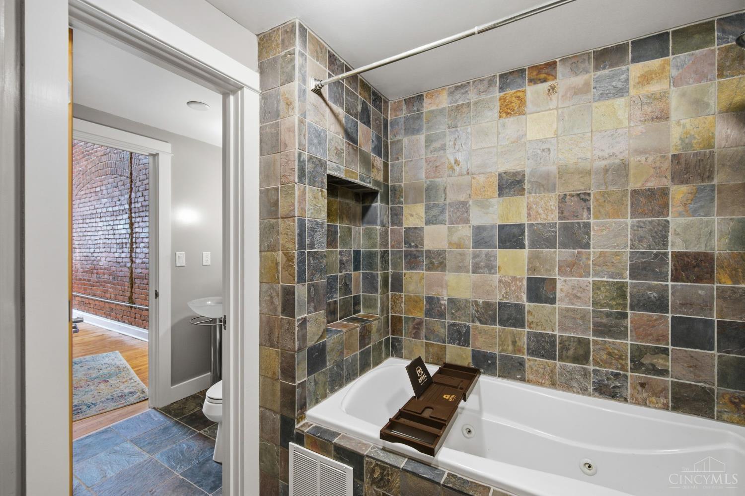 26 E Sixth Street 803