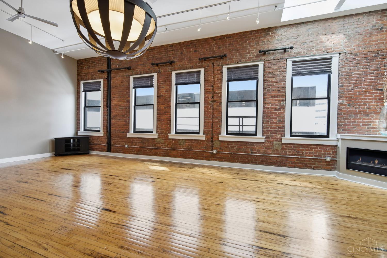 26 E Sixth Street 803