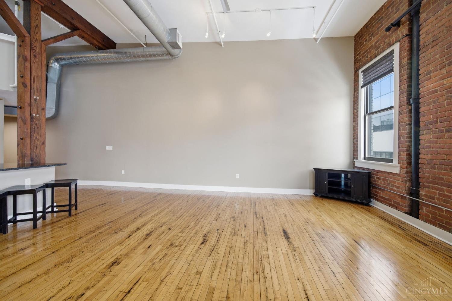 26 E Sixth Street 803