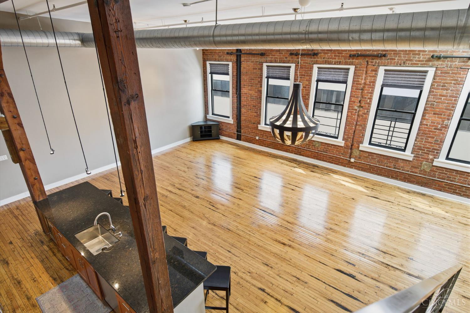 26 E Sixth Street 803