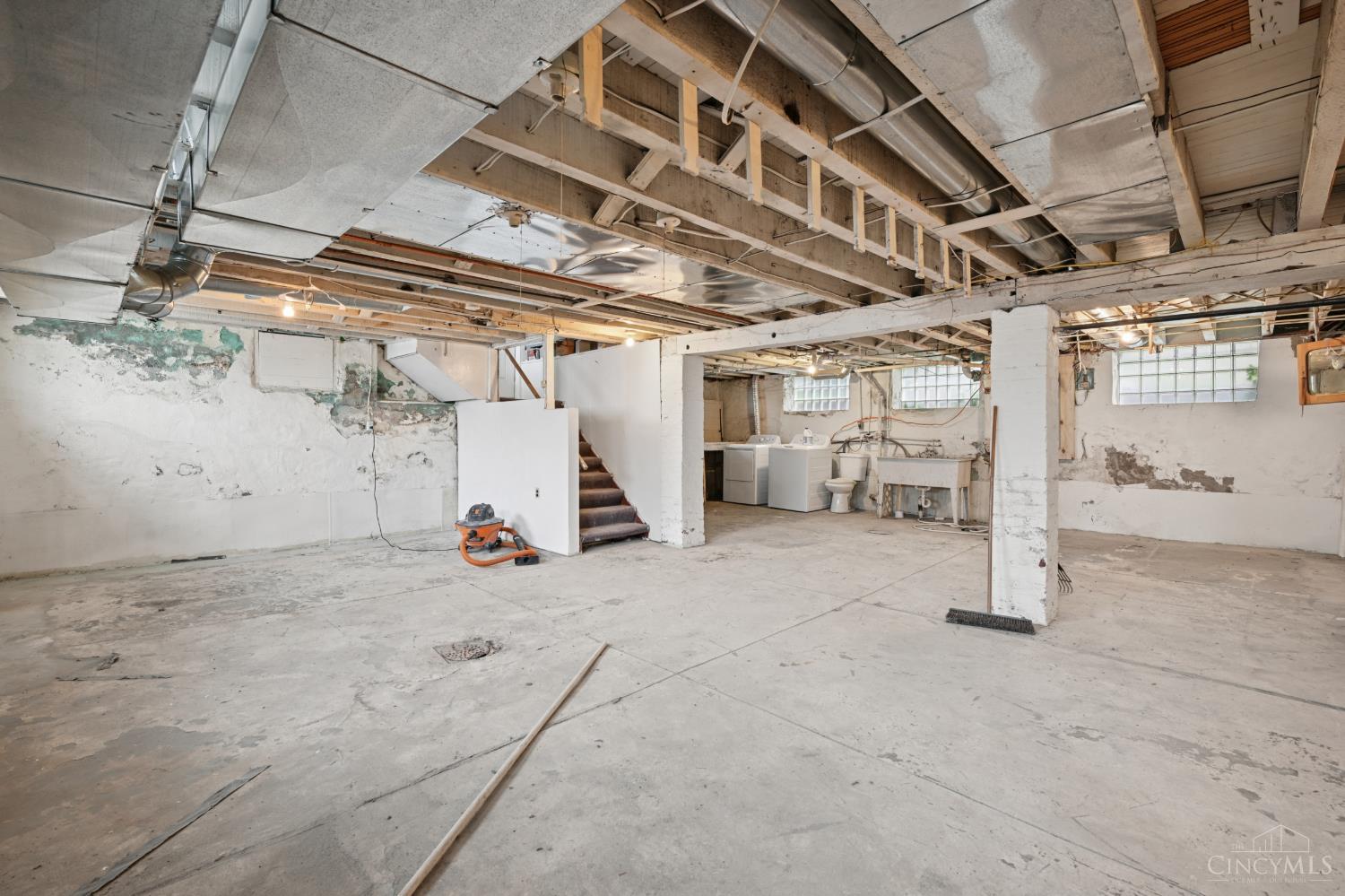 6815 Montgomery Road