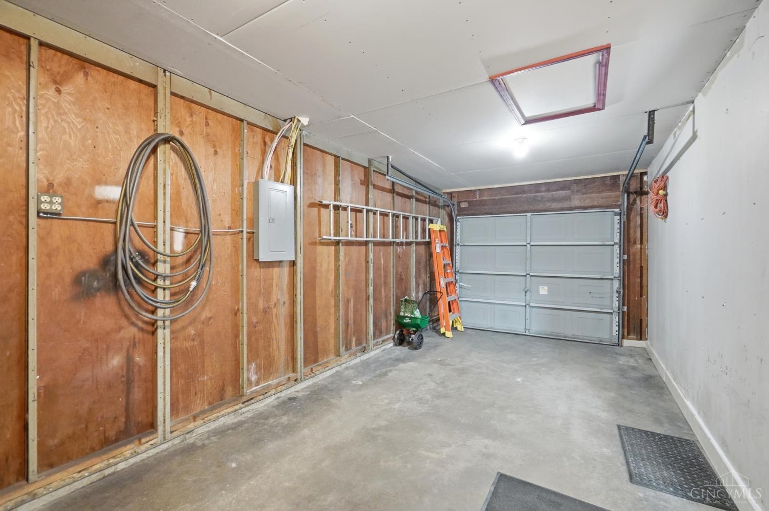 1010 Stratford Place
