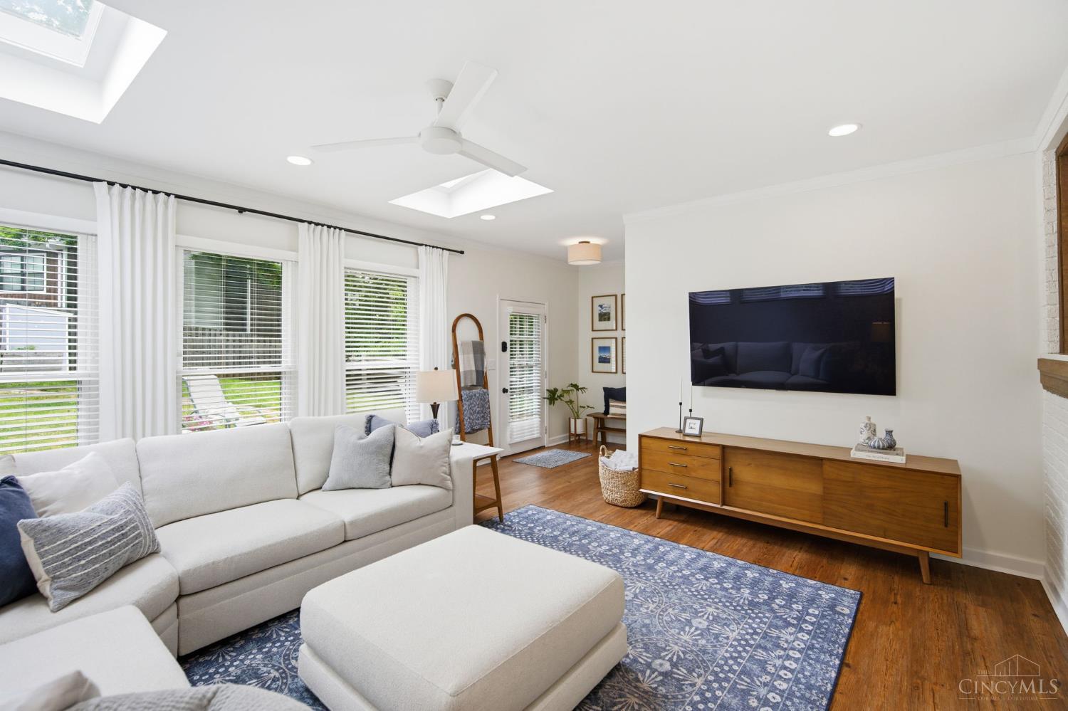 877 Tweed Avenue