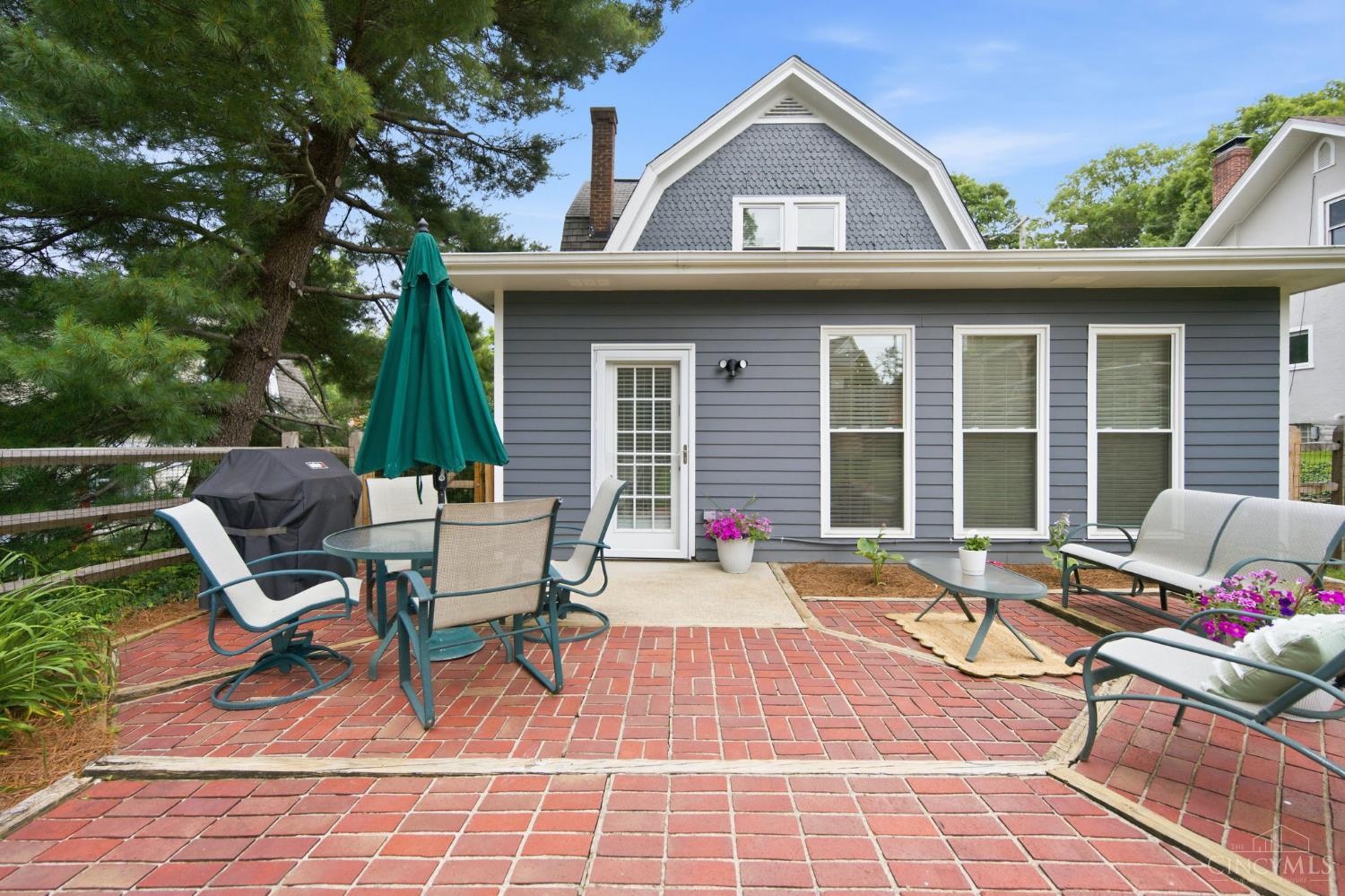 877 Tweed Avenue