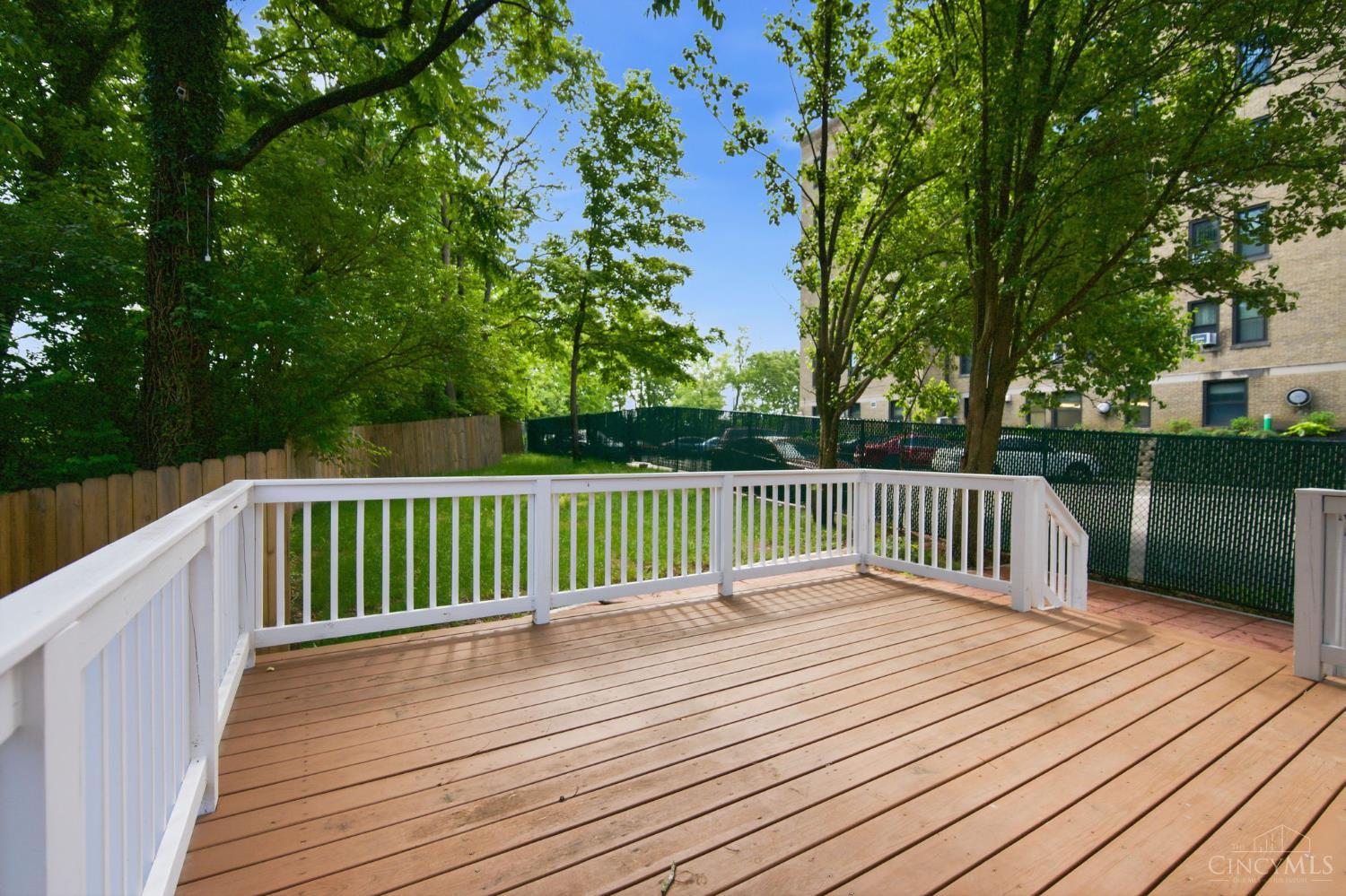 2548 Hackberry Street