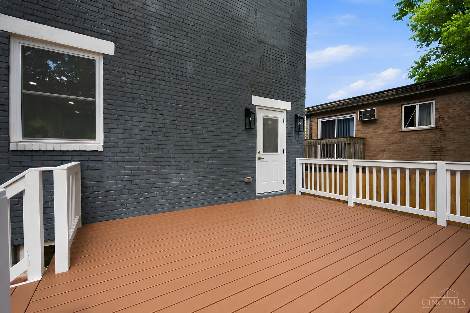 2548 Hackberry Street