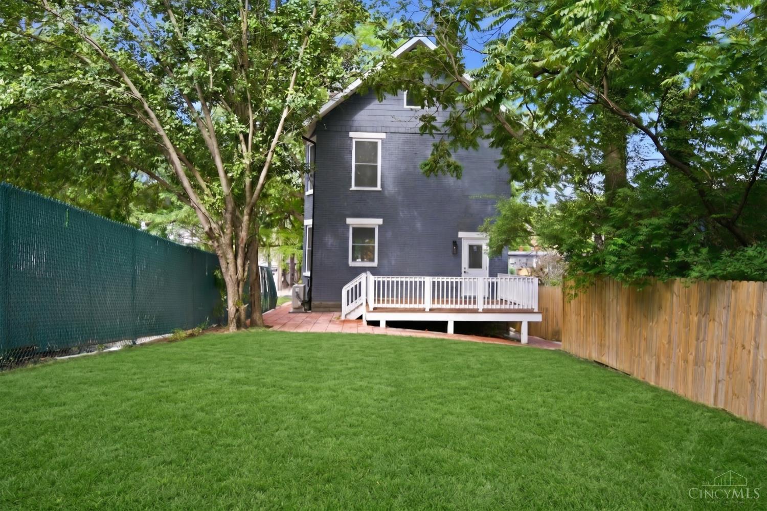 2548 Hackberry Street