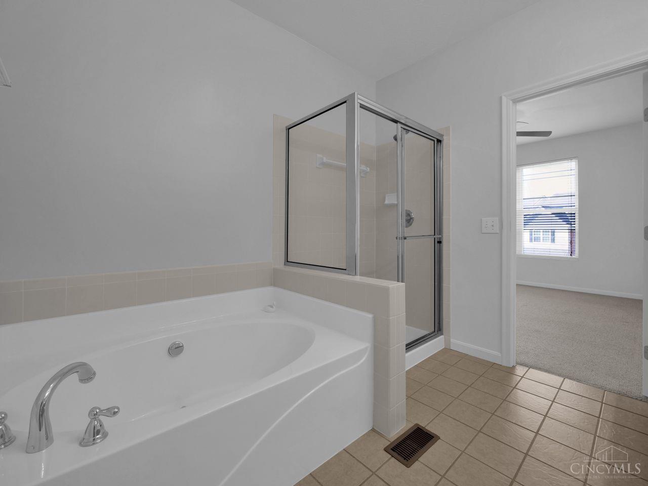 955 Crossing Pointe 8E
